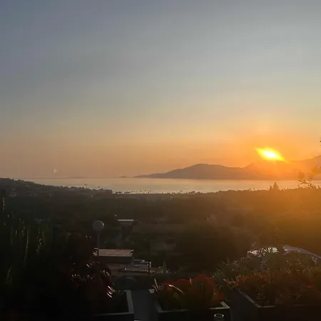 Сasa de vacaciones House With Splendid View - *