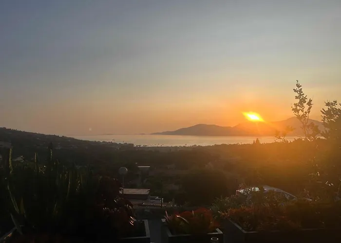 Prázdninový dům House With Splendid View - *